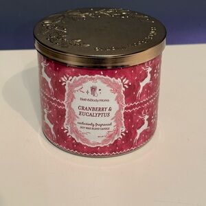 Bath & Body Works Cranberry & Eucalyptus Candle - Festive Red